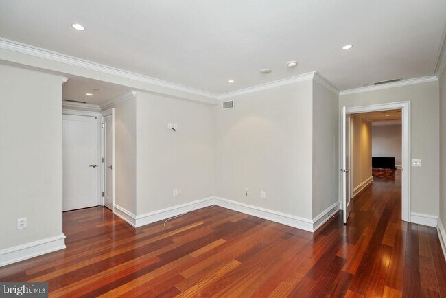 Building Photo - 219 S 18th St