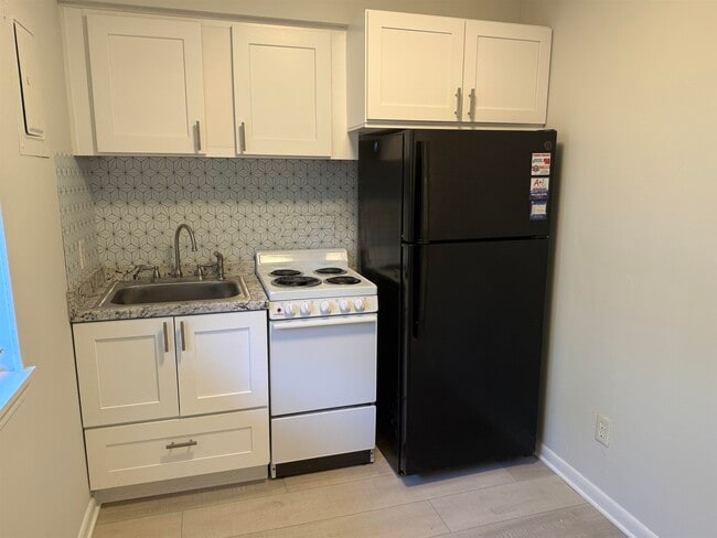 Building Photo - 610 Putters Ln