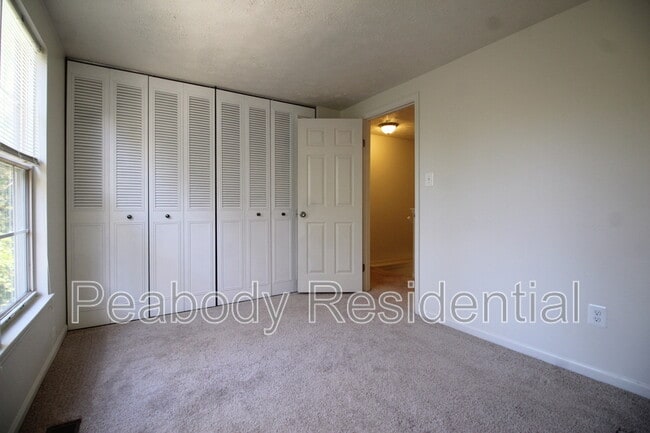 Building Photo - 1544 Woodcrest Dr