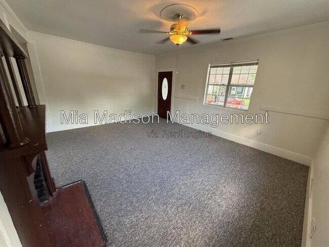 Building Photo - 211 W 59th St
