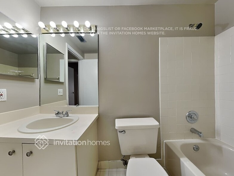 Building Photo - 4430 SW 70th Terrace