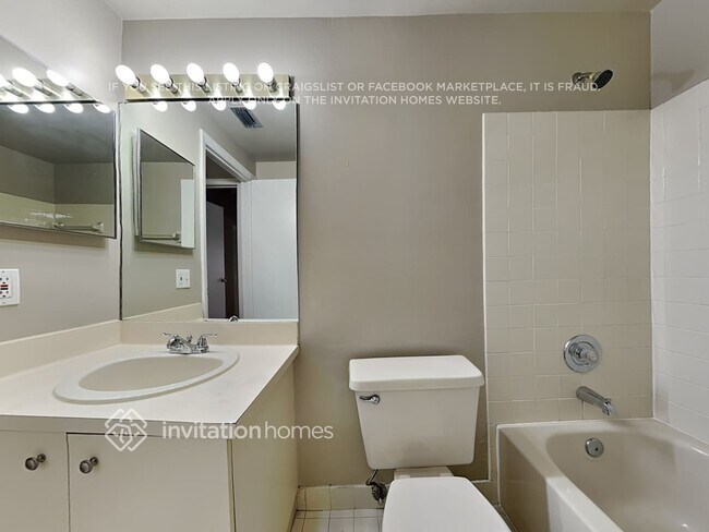 Building Photo - 4430 SW 70th Terrace