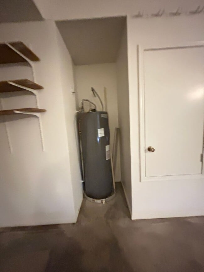 Building Photo - MUST SEE HOME IN AVONDALE WITH POOL!