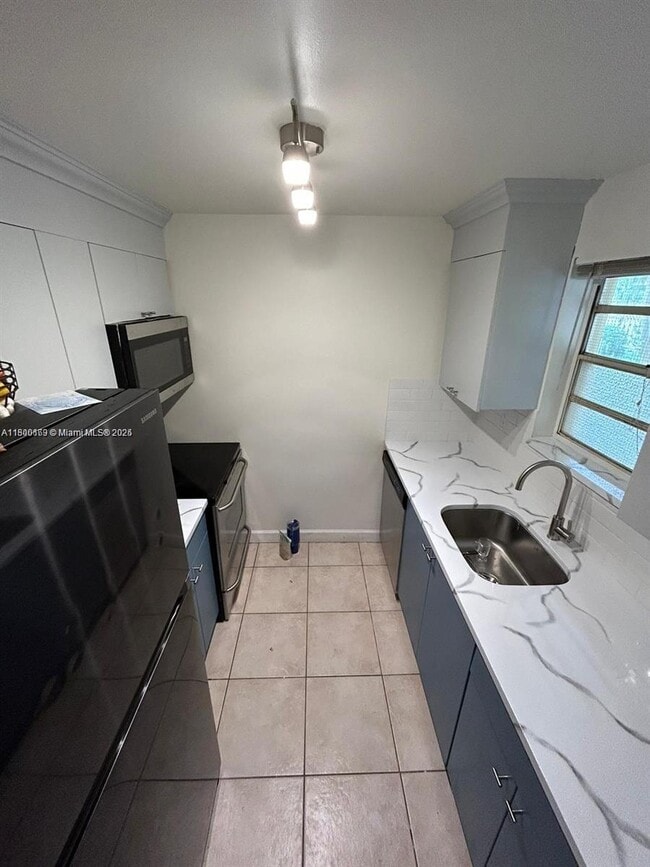 Building Photo - 8550 SW 109th Ave