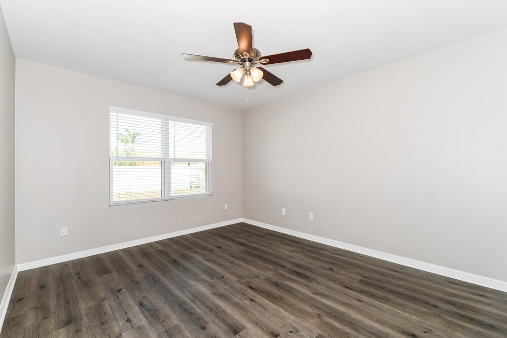 Building Photo - 4406 SW 15th Ave