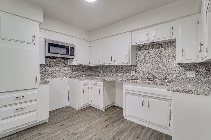 Building Photo - 1009 Mira Loma Dr