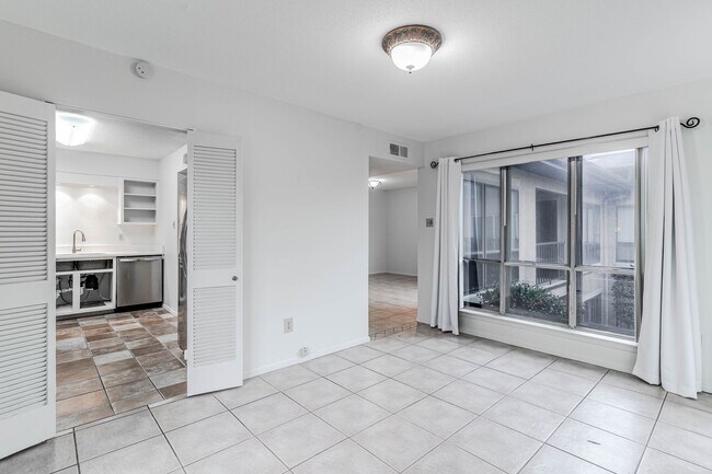 Building Photo - 2BD/2BA Condo located in Perkins Gardens