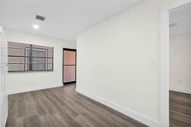 Building Photo - 1730 Acapulco Dr