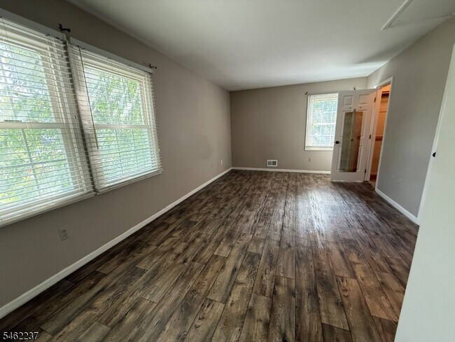 Building Photo - 5010 Bryant Dr