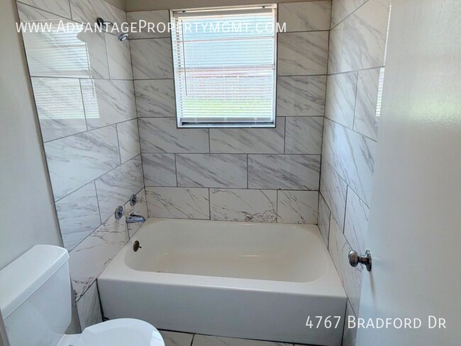 Building Photo - 4767 Bradford Dr