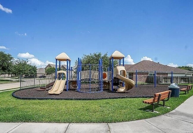 Building Photo - 5615 Stoneridge Ct