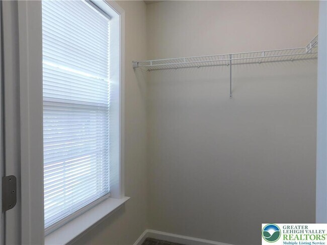 Building Photo - 326 E Frankford St