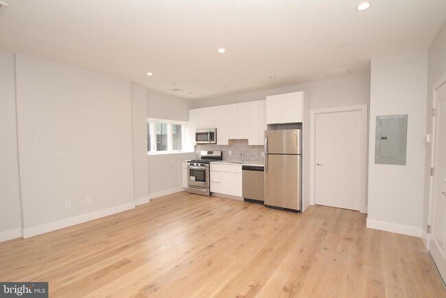 Building Photo - 220 S 3rd St