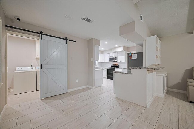 Building Photo - 1708 Ruella Ln