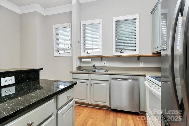 Building Photo - 793 Garden District Dr