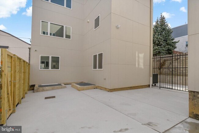 Building Photo - 1533 N 2nd St