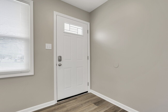 Building Photo - 2817 Woodgrove Dr