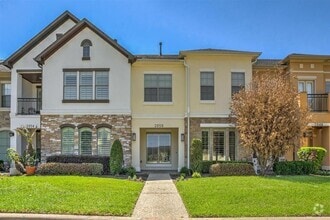 Building Photo - 2050 Palm Forest Ln