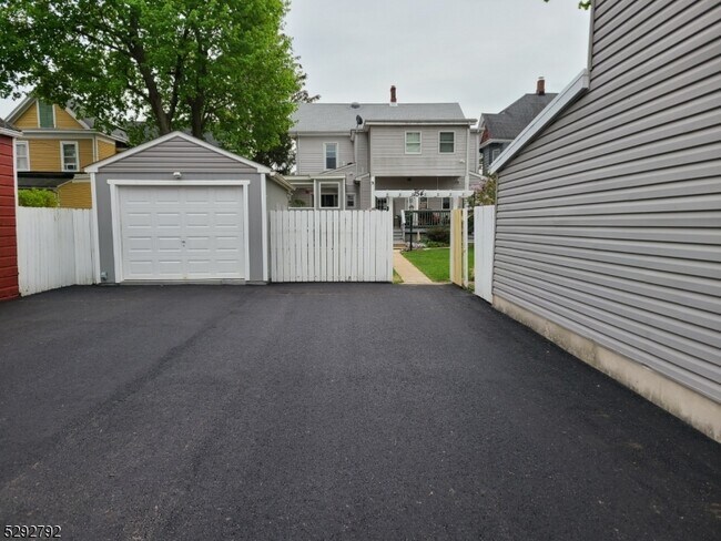 Building Photo - 154 W Washington Ave