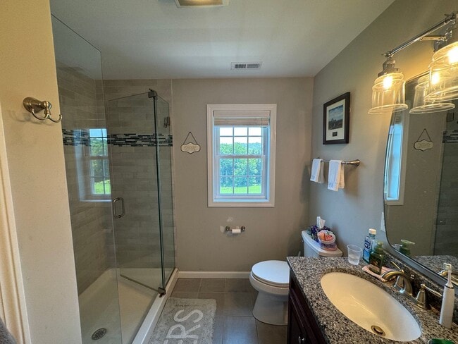 Building Photo - Beautiful 4 Bedroom Colonial