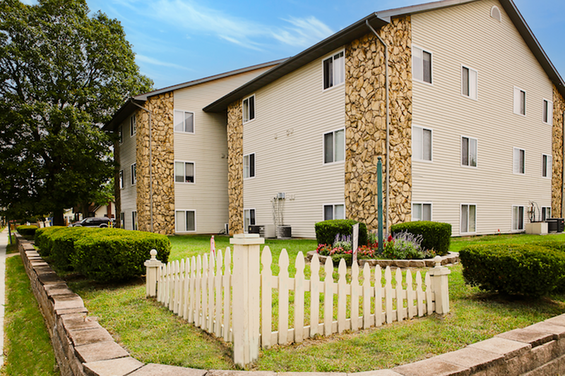 Exterior - Cherry Plaza Apartments