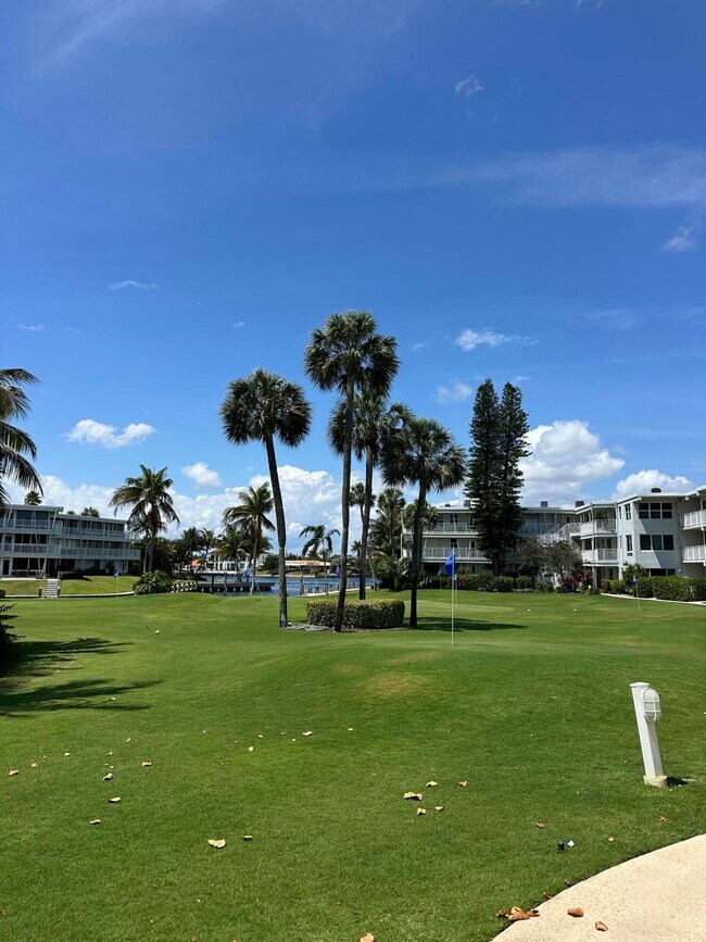 Building Photo - 1221 Hillsboro Mile