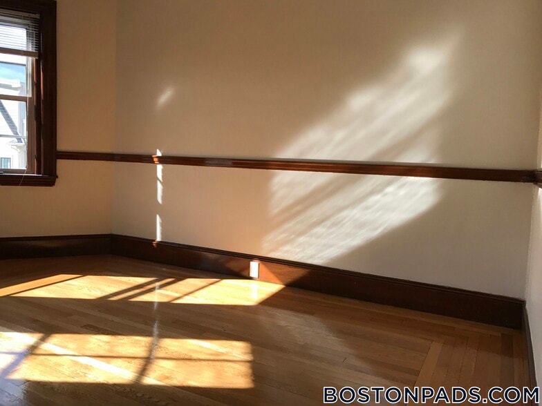 Building Photo - 163 Summer St