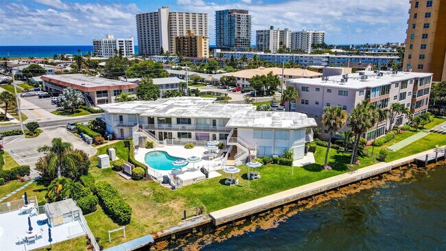 Building Photo - 999 N Riverside Dr