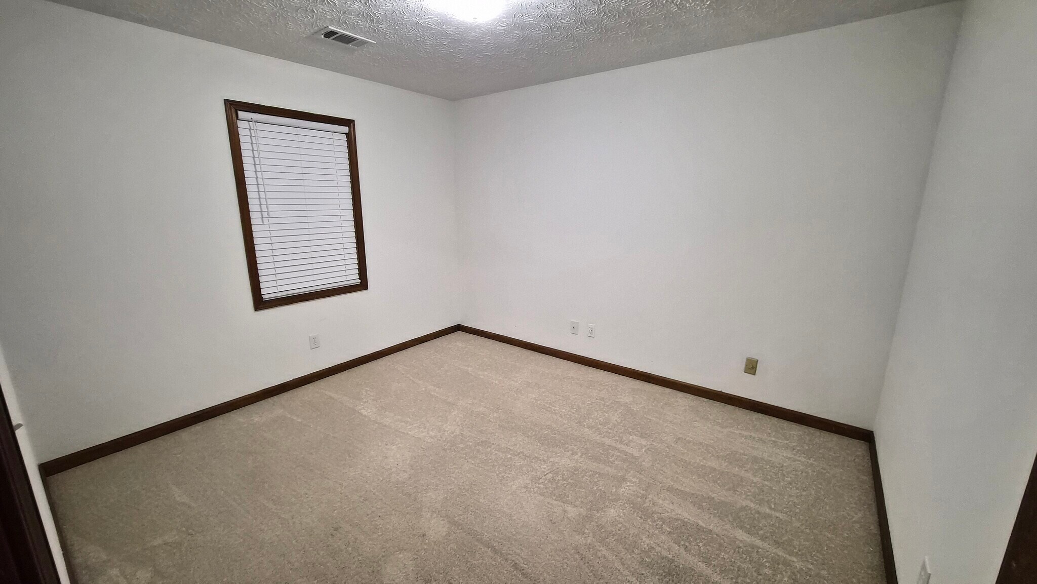 Building Photo - 490 Julius Dr