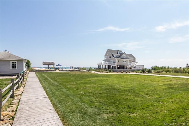 Building Photo - 116 Overshore Dr E