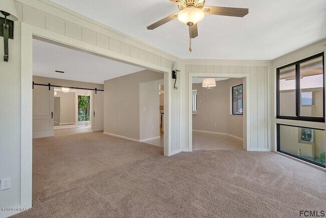 Building Photo - Stunning townhome on Palm Harbor Golf Course!