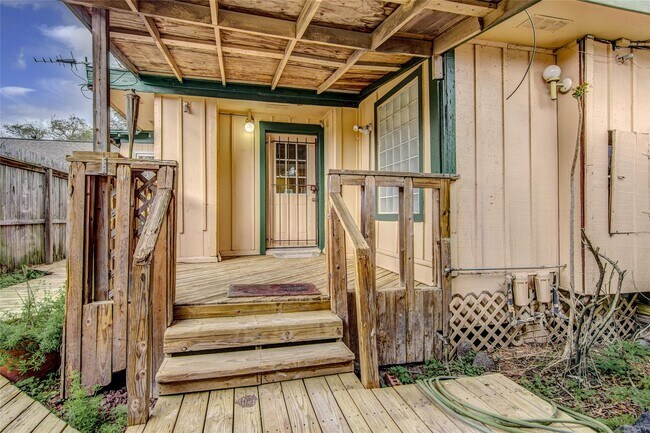 Building Photo - 1709 Missouri St