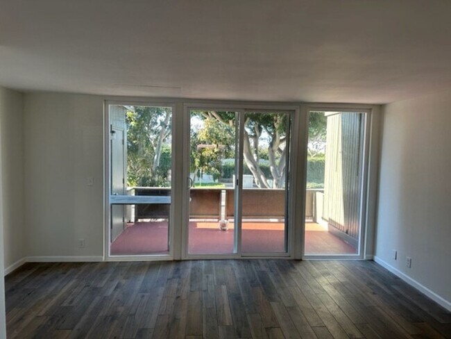 Building Photo - SHORECREST4112-4116