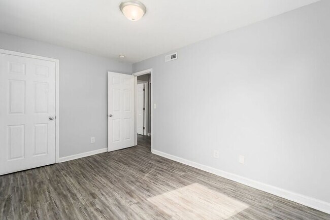 Building Photo - 280-284 N Powell Ave