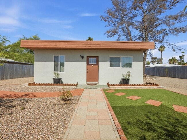 Building Photo - PRICE REDUCTION! – Cats and pets accepted!!