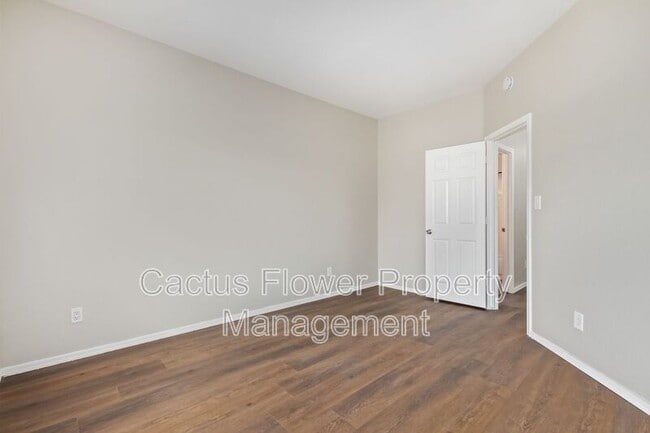 Building Photo - 1651 E Flint St