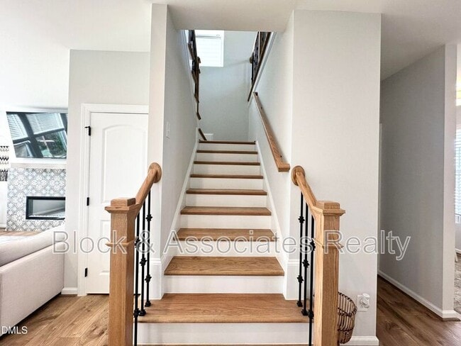 Building Photo - 99 Daybreak Way