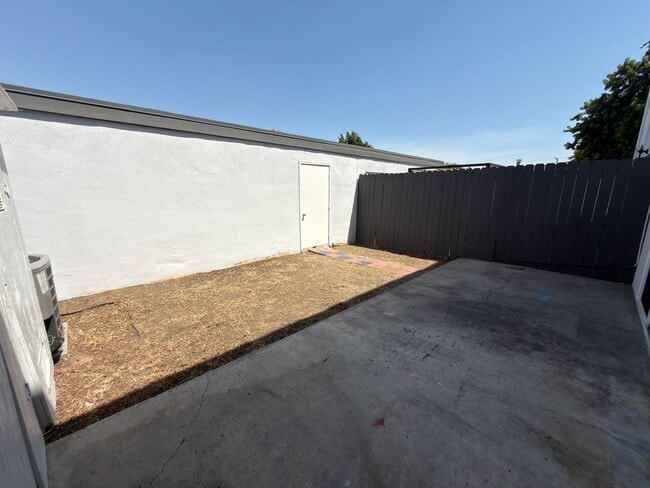 Building Photo - 4 BED, 2.5 BATH TOWNHOUSE STYLE CONDO- $3,575 ANAHEIM (LA PALMA & EUCLID)