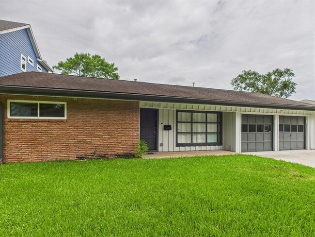 Building Photo - 9202 Bintliff Dr