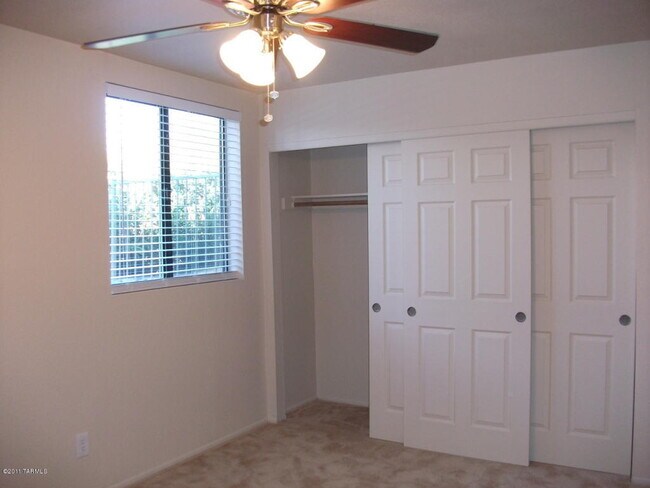 Building Photo - Effortless Central Tucson Living: 2BR Gem with Water/ Sewer/ Trash Included