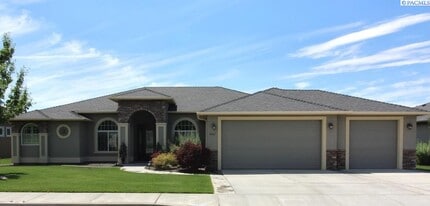 Building Photo - 3 Bed/2.5 Bath Large Horn Rapids Home