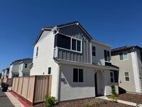 Building Photo - BRAND NEW SOLAR HOME IN LINCOLN!