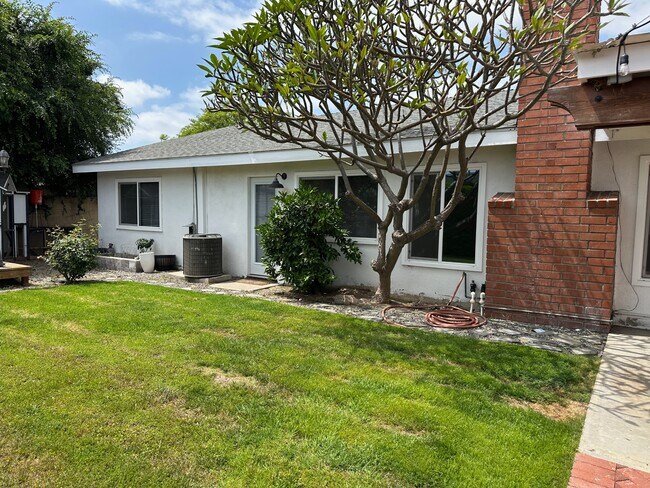Building Photo - 2748 E Dorothy Pl