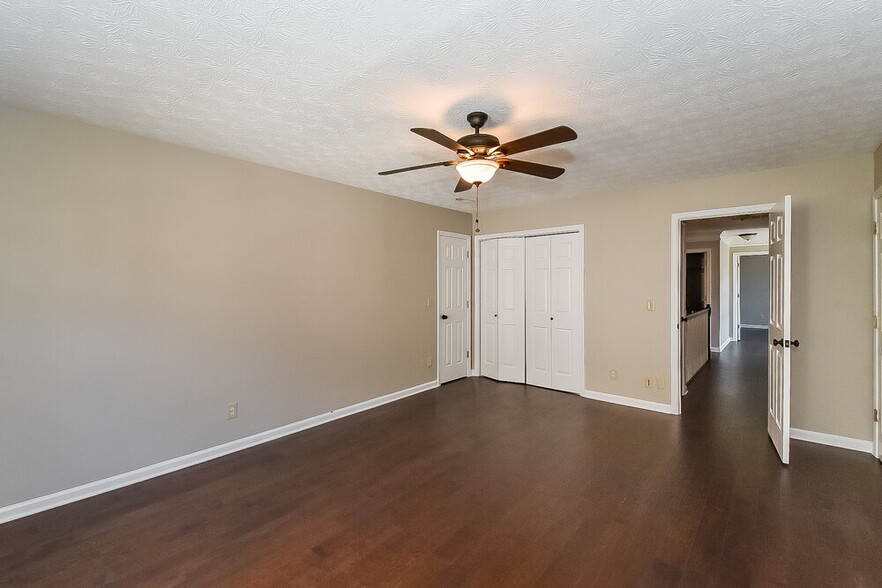 Building Photo - 2091 Samantha Cir S W