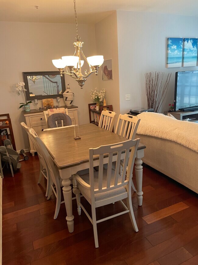 Building Photo - 265 Custer Ave