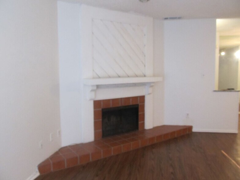 Building Photo - 9600 Royal Ln