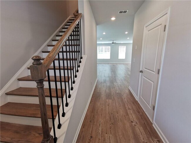 Building Photo - 154 Green Love Ln