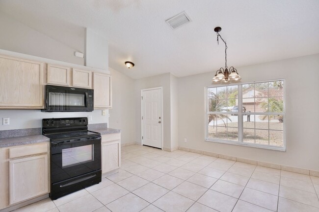 Building Photo - Spacious 3/2 with 2-Car Garage Home in Louisa Pointe Community - Clermont!