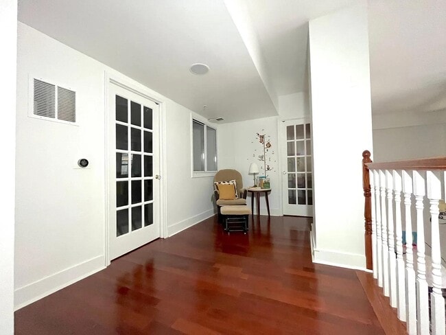 Building Photo - 159 2nd St