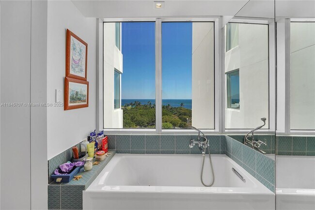 Building Photo - 400 S Pointe Dr